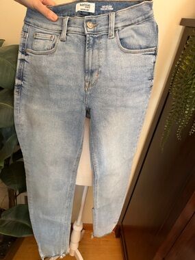 Kensie Light Wash High Rise Slim Straight Women’s Jeans